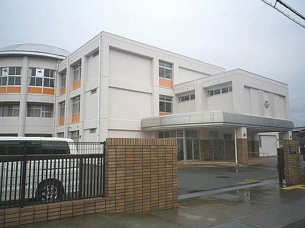 加古川市立川西小学校 徒歩10分。 770m