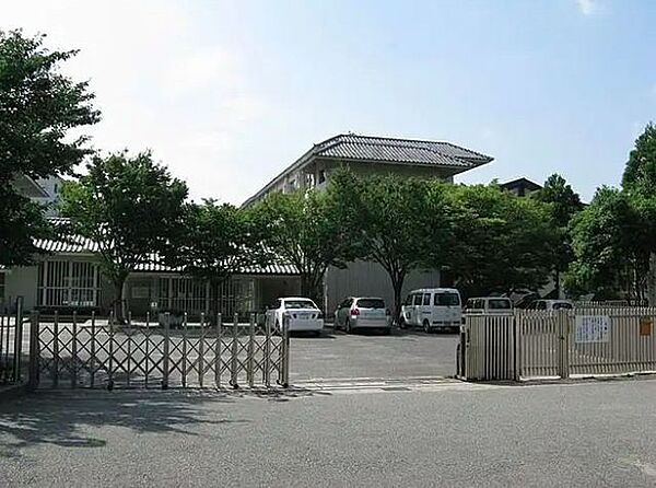 小野市立小野小学校 徒歩10分。 750m