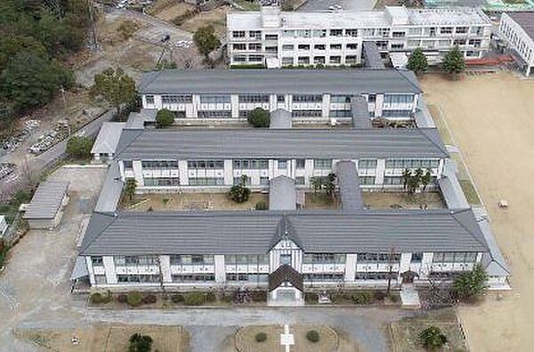西脇市立西脇小学校 徒歩14分。 1090m