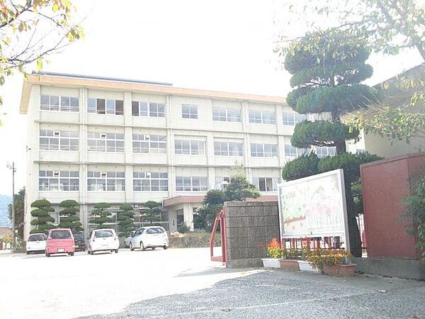 福山市立駅家西小学校 徒歩3分。 240m