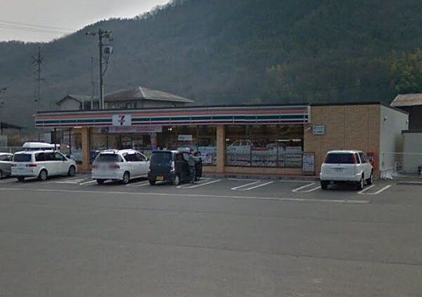 セブンイレブン井原東江原店 徒歩5分。 380m