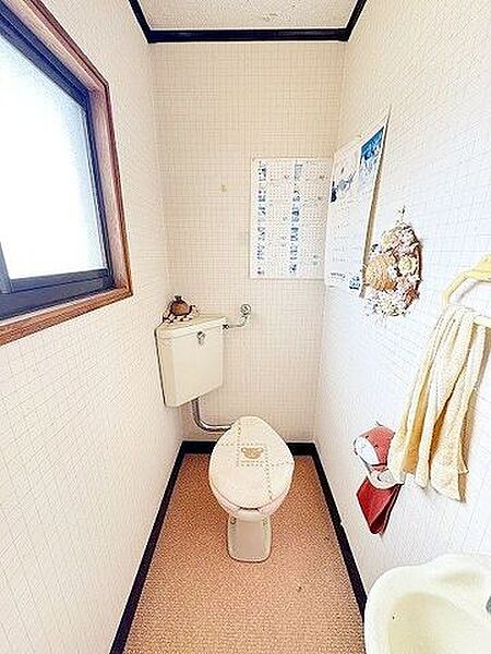 トイレは一階・二階にあり大家族でも二世帯住宅に嬉しい作りになっています。