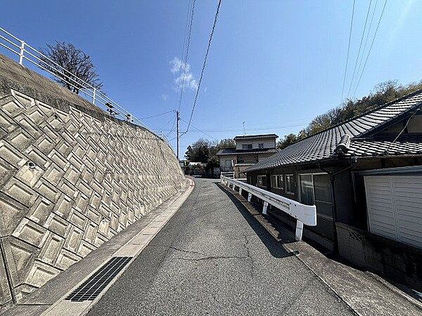 北西側道路