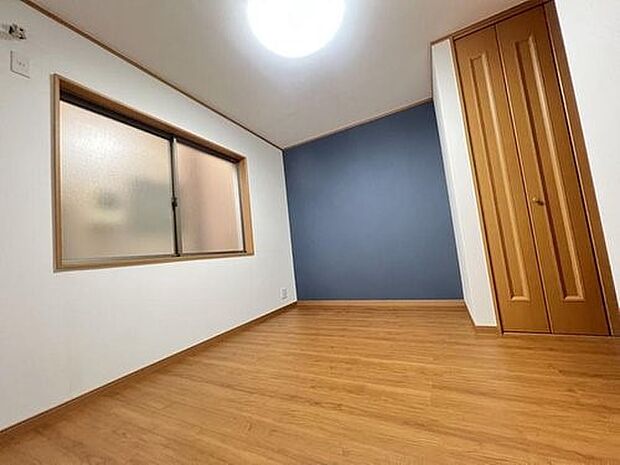 内装・収納付きで部屋を広く使うことができます。