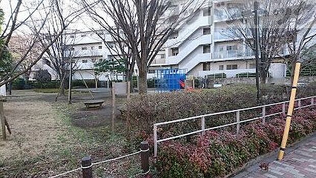 練馬区立 中新井川児童遊園 徒歩10分。 790m