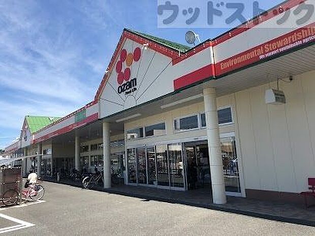 オザム 下里店 徒歩9分。 670m