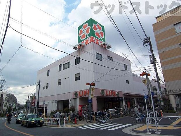 ライフ千歳烏山店 徒歩11分。 810m