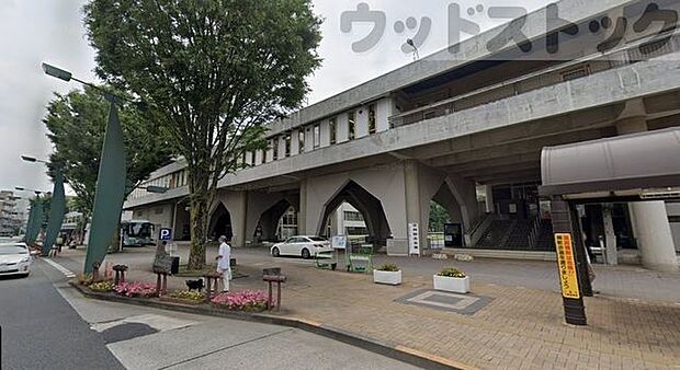 三鷹市公会堂 徒歩10分。 800m