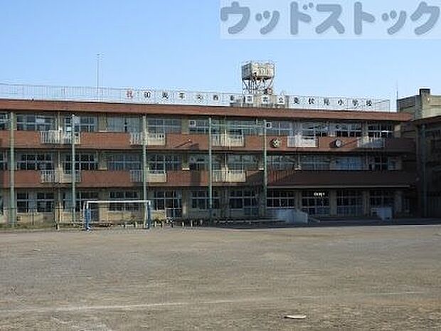 西東京市立東伏見小学校 徒歩14分。 1120m