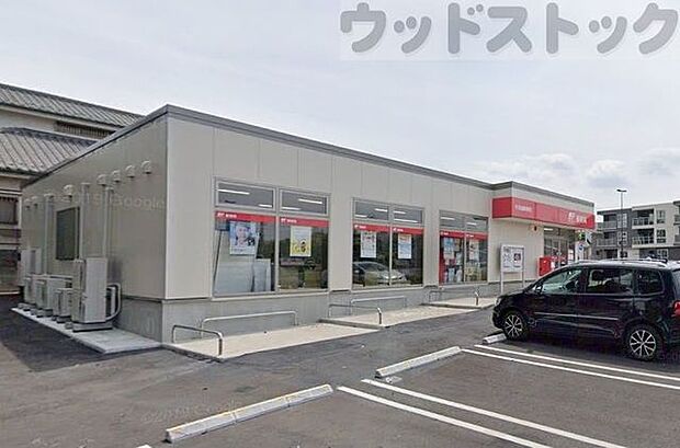 伏見通郵便局 徒歩9分。 650m