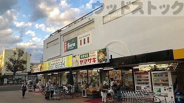 スーパーヤマザキ 滝山店 徒歩8分。 620m