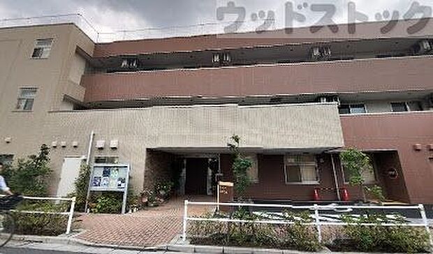 板橋富士見郵便局 徒歩2分。 120m