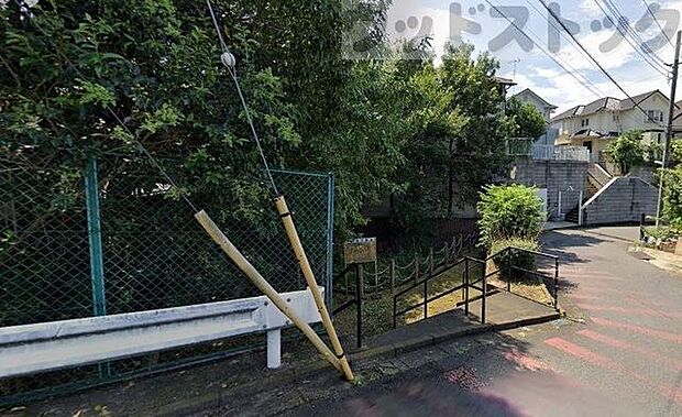 中央第6緑地 徒歩2分。 120m