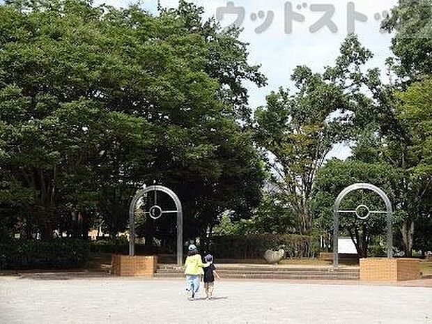 東部公園 徒歩17分。 1330m