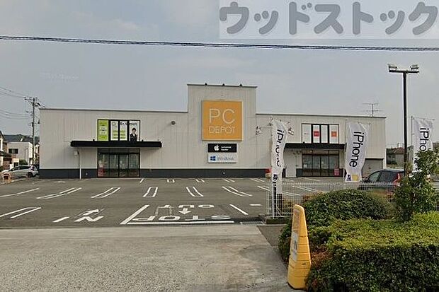 PCDEPOT三鷹店 徒歩11分。 870m