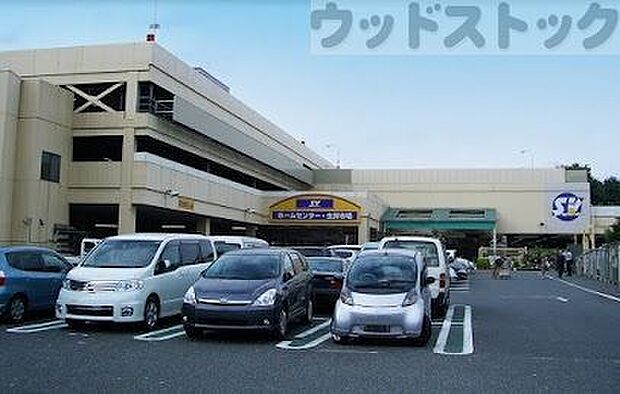 スーパーバリュー 練馬大泉店 徒歩16分。 1280m