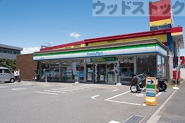 ファミリーマート 立川砂川九番店 徒歩4分。 290m
