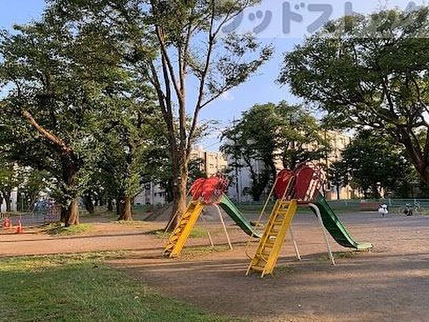 西原団地公園 徒歩6分。 440m