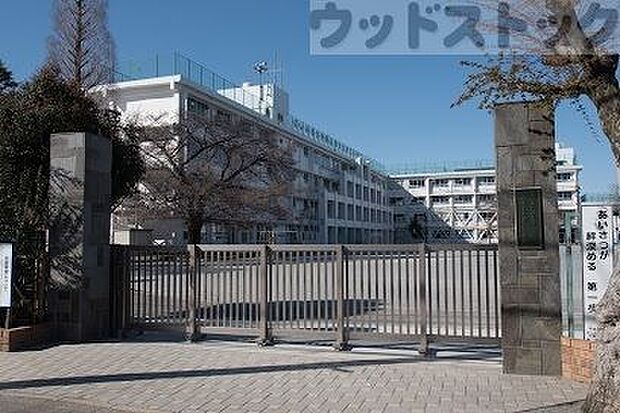 三鷹市立第二小学校 徒歩14分。 1070m
