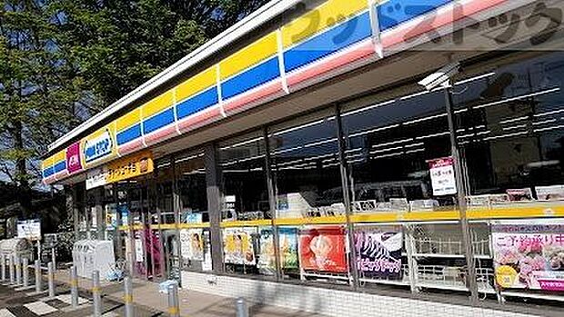 ミニストップ 新座新堀店 徒歩7分。 520m