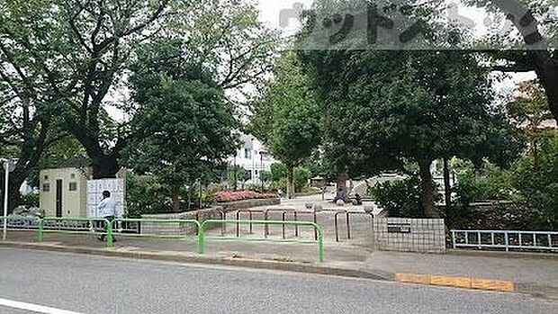 練馬区立中村南公園 徒歩7分。 560m