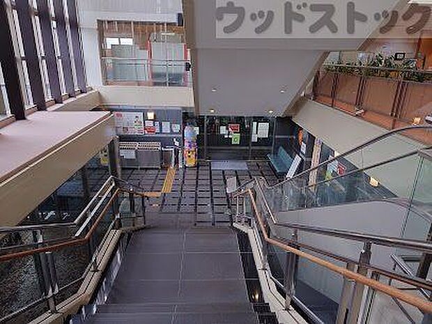 板橋天然温泉 スパディオ 徒歩8分。 570m