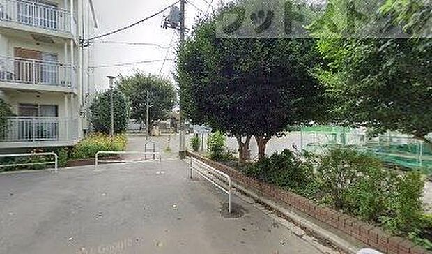 松山公園 徒歩10分。 740m