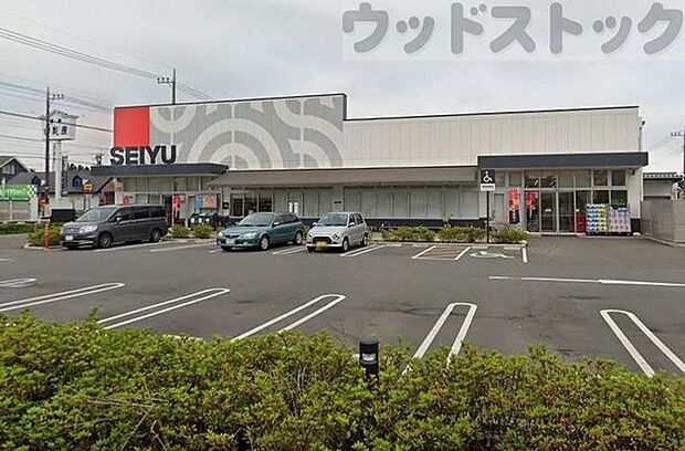 西友滝山店 徒歩9分。 670m