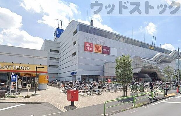リヴィンオズ大泉店 徒歩8分。 600m