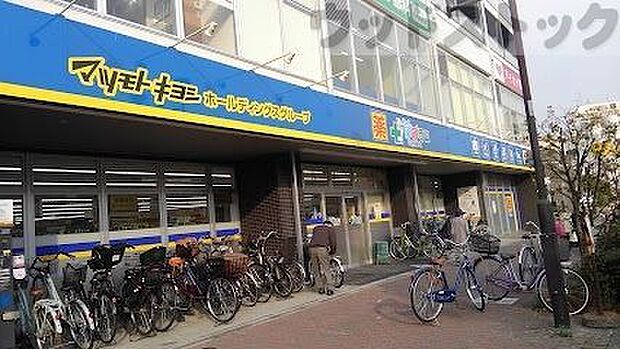 どらっぐぱぱす 千川駅前店 徒歩8分。 640m