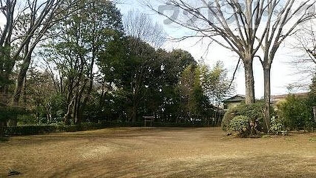 三楽公園 徒歩11分。 810m