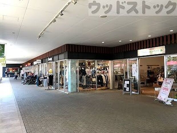 若葉ケヤキモール 徒歩15分。 1140m