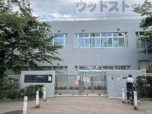 芦花小学校 徒歩8分。 640m