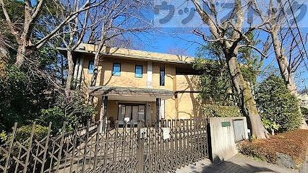 はけの森美術館 徒歩16分。 1260m