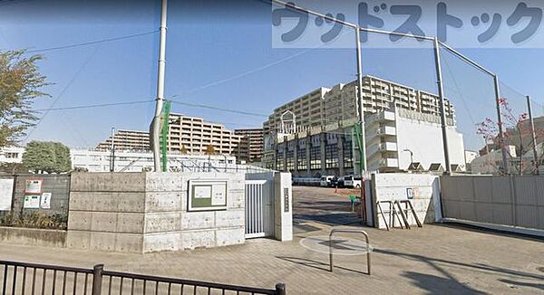 世田谷区立塚戸小学校 徒歩6分。 480m