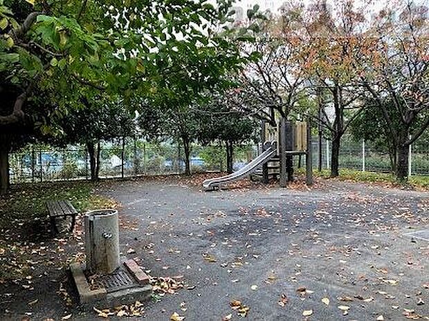 久米川町2丁目第三仲よし広場 徒歩8分。 580m