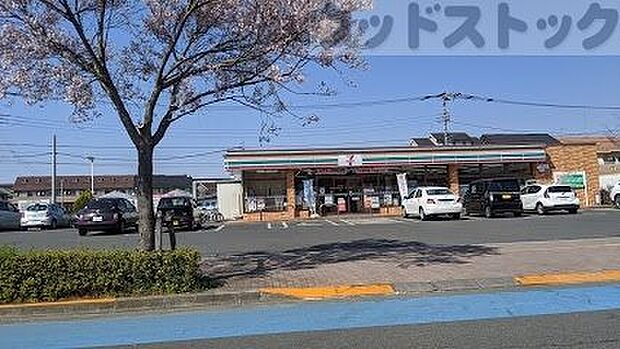 セブン-イレブン 東村山久米川町3丁目店 徒歩5分。 400m