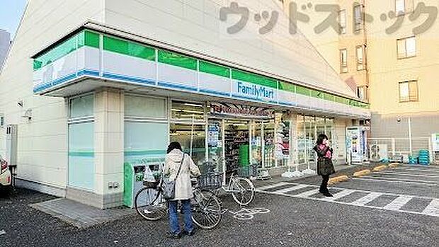 ファミリーマート 東久留米本町店 徒歩14分。 1060m