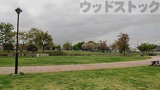 六仙公園 徒歩12分。 890m