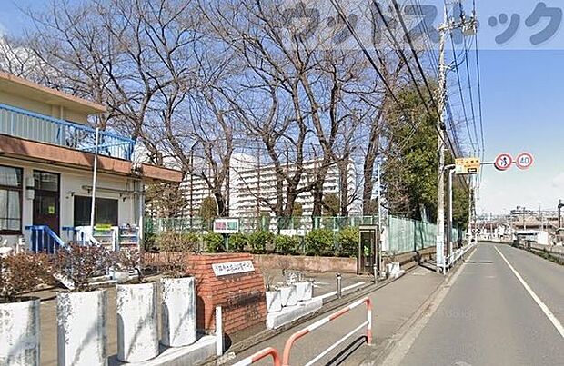 萩山公園 徒歩11分。 880m