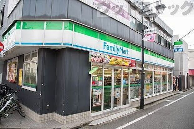 ファミリーマート 東長崎駅南店 徒歩8分。 610m