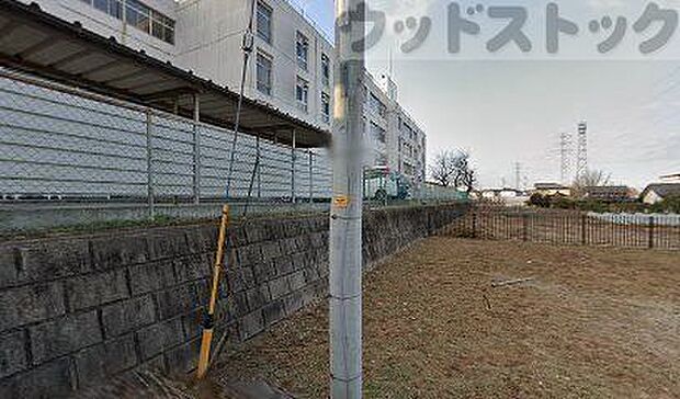 新座市立池田小学校 徒歩8分。 620m
