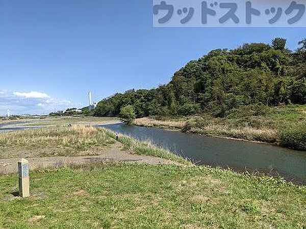 多摩市立交通公園 徒歩35分。 2750m