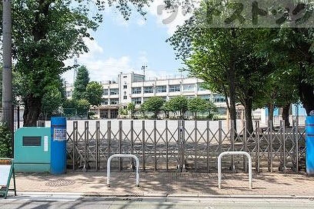 練馬区立大泉第三小学校 徒歩9分。 670m