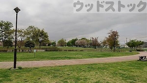 六仙公園 徒歩12分。 940m