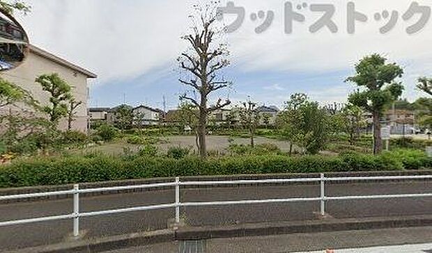 氷川台一丁目団地内児童遊園 徒歩3分。 190m