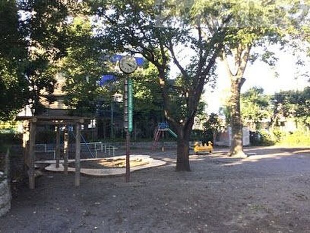 新町第2公園 徒歩12分。 900m