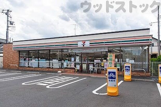 セブン-イレブン 練馬早宮4丁目店 徒歩11分。 870m
