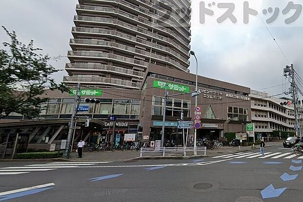 サミットストア練馬春日町店 徒歩6分。 430m