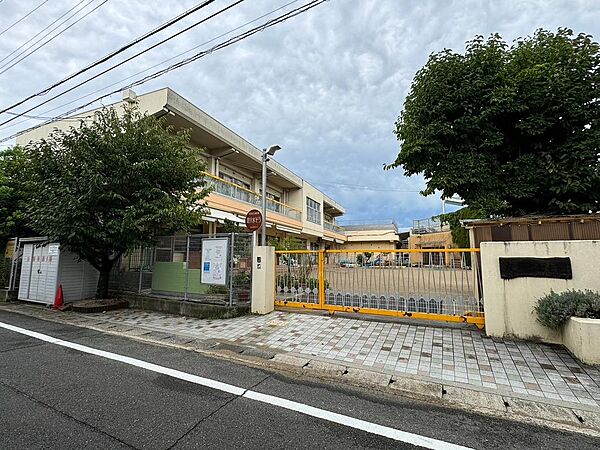 友岡こども園